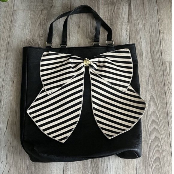 Betsey Johnson Handbags - Betsey Johnson Tote Handbag Black Stripe Bow Double Handle Shoulder Strap